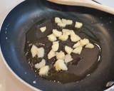 Foto del paso 4 de la receta: Salteado de judías verdes y champiñones al ajillo
