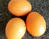 Foto del paso 3 de la receta: Huevos rotos con chistorra y pimientos verdes