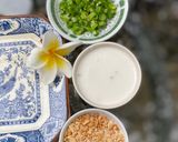 Hình bước làm 2 của món Khoai mì hấp, cán sợi, nước cốt dừa