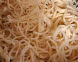 Foto del paso 2 de la receta: Camarones con verduras y salsa Alfredo y fideos chinos