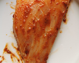 Foto del paso 2 de la receta: Huachinango en salsa de harissa y rosas