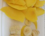 A picture of step 1 of My Mango & Banana fruit juice. 😘.