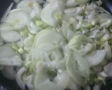 Foto del paso 3 de la receta: Canastitas de atún y cebolla con masa de harina integral