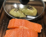 Foto del paso 3 de la receta: Cena saludable! Salmón con eneldo, batata asada con pesto de almendras, hinojo y ensalada de rúcula