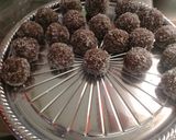 Foto del paso 3 de la receta: Trufas de brownie y salsa