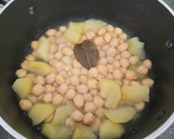 Foto del paso 2 de la receta: Garbanzos guisados con pescado azul