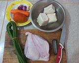 Foto langkah ke 1 dari resep Sup tomat tahu ayam.