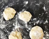 A picture of step 5 of Garlic buns.
