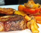 Foto del paso 7 de la receta: Bondiolita con salteadito de papines, champis y tomates asados!