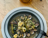 Foto del paso 1 de la receta: Rape con almejas en salsa verde 🍀 🥃 🧄 🪺 🍀 🎁