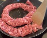 Foto del paso 1 de la receta: Espaguetis con butifarra, salsa de tomate, chocolate y vermut