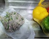 A picture of step 1 of Fried Bell Pepper Fish Cake 煎釀三寶.