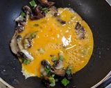 Foto langkah ke 3 dari resep Jamur Telur Orak Arik/Mushroom Omelette/Mantarli Yumurta.