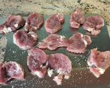 Foto del paso 2 de la receta: Medallones de solomillo de cerdo ibérico relleno en obleas Buitoni