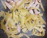 รูปขั้นตอนการทำที่ 2 ของ ผักกาดดองผัดหมู