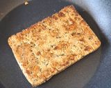 Une image de l'étape 3 de Sandwichs gaufres de carotte, tofu grillé et pesto de betteraves.