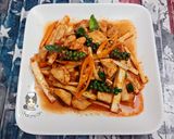 รูปขั้นตอนการทำที่ 3 ของ ไก่ผัดพริกแกงยอดมะพร้าวอ่อน