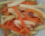 Foto langkah ke 2 dari resep Gorengan kulit pangsit isi sayur.