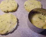 A picture of step 2 of Prawns and mash.