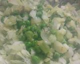 A picture of step 1 of Cabbage peas.