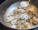 Foto langkah ke 4 dari resep Creamy fettuccine pasta.