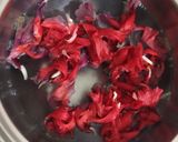 A picture of step 3 of Mint Hibiscus Iced Tea.