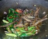 Foto langkah ke 3 dari resep Tumis ikan asin cabe hijau.