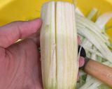 Hình bước làm 1 của món Canh Cua Bí Xanh