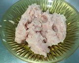 Une image de l'étape 1 de Aubergine italienne farcie au poulet haché et poivron vert.