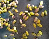 Foto del paso 6 de la receta: Beso navideño con helado de pistaches y nuez moscada