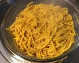 Une image de l'étape 3 de Timbale de spätzles aux tomates, thon, emmental et curcuma.