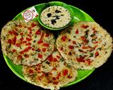 A picture of step 6 of टोमेटो अनियन रवा उत्तपम (tomato onion rava uttapam recipe in Hindi).