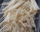 Foto langkah ke 4 dari resep Tahu dan Jamur Enoki Saos Tiram.