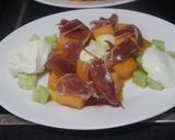 Foto del paso 6 de la receta: Melón y pepino con dos jamones