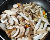 Foto del paso 2 de la receta: Centros y Ventresca de Merluza con Mix de Setas Salteadas