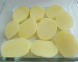Foto del paso 2 de la receta: Nidos de salmón al horno con cebolla caramelizada