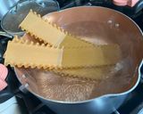 A picture of step 2 of Sour Cream Meat Lasagna.