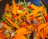 A picture of step 3 of Veggie stirfry with oystermushrooms.