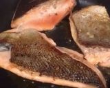 Foto langkah ke 3 dari resep Salmon black paper butter.