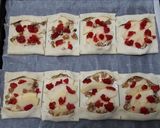 Pas rețetă Bărcuțe din foietaj cu mere, zmeura și nucă 5 fotografie