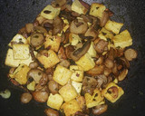 Foto del paso 4 de la receta: Arroz viudo con tofu y champiñones fritos (vegano)