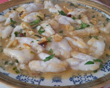 Foto del paso 4 de la receta: Cocochas de bacalao al ajillo
