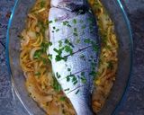 Foto del paso 3 de la receta: Dorada al horno con cebollas, pasas y siete especias libanesas
