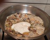 A picture of step 7 of Spaghetti in mushroom cream sauce.