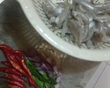 Foto langkah ke 1 dari resep Teri goreng telur.