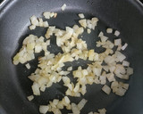 Foto del paso 3 de la receta: Guisantes con cebolla y jamón a tacos