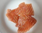 Hình bước làm 1 của món Ruốc cá hồi cho bé ăn dặm