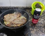 Foto del paso 6 de la receta: Chuletas de cerdo a la cerveza