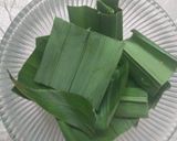 A picture of step 1 of Pandan leaf soup.