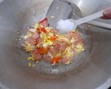 Foto langkah ke 2 dari resep Nasi Goreng Sosis Telor.